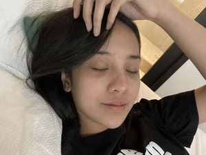 Anya Geraldine Pamer Foto Tiduran, Wajah Polos Tanpa Makeup Disorot Netizen