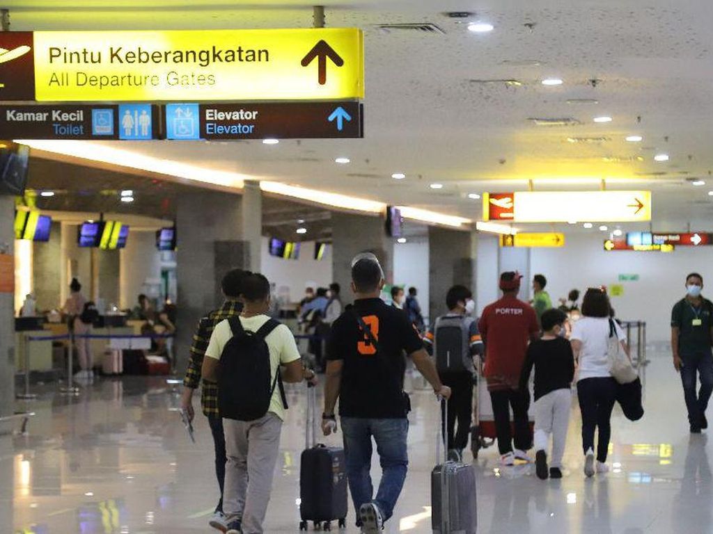 Vaksin Booster Jadi Syarat Naik Pesawat di Bandara Ngurah Rai