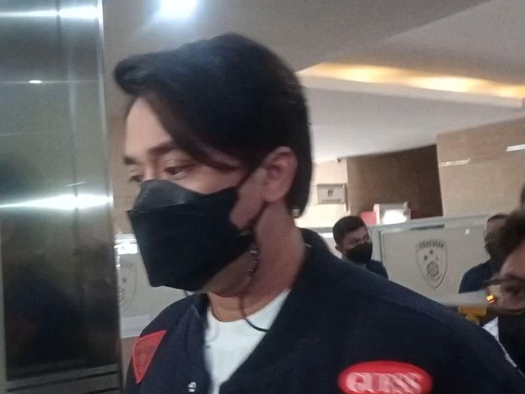 Billy Syahputra Tegaskan Bukan Member DNA Pro! Billy Syahputra Tegaskan Bukan Member DNA Pro!