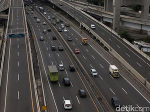 Tol Layang MBZ Km 17-22 Arah Cikampek Macet Imbas Ada Mobil Gangguan Tol Layang MBZ Km 17-22 Arah Cikampek Macet Imbas Ada Mobil Gangguan