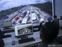 Melihat Kesibukan Pusat Komando Pantau Arus Mudik 2022