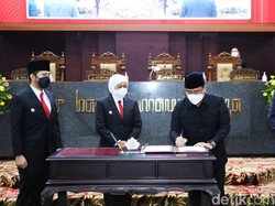 Terima Rekomendasi DPRD terhadap LKPJ 2021, Khofifah Capai Target 11 IKU
