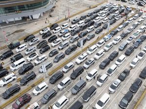 Foto Udara Antrean Pemudik di Pelabuhan Bakauheni