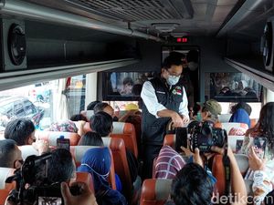 Pelototi Arus Mudik di Padalarang, Ridwan Kamil: Terpantau Lancar Pelototi Arus Mudik di Padalarang, Ridwan Kamil: Terpantau Lancar