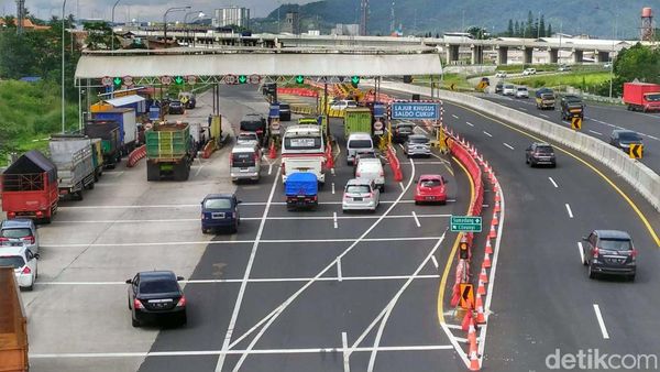 H-4 Lebaran, Exit Tol Cileunyi Bandung Terpantau Normal Fluktuatif