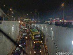 Mudik Lebaran, Kendaraan Sesaki Exit Tol Cileunyi Bandung