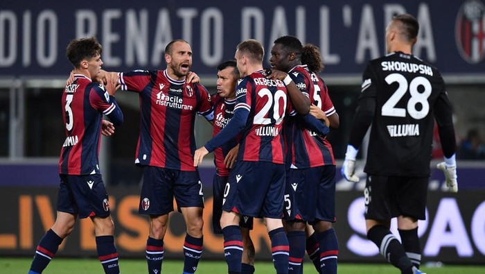 Soccer Football - Serie A - Bologna v Inter Milan - Stadio Renato Dall'Ara, Bologna, Italy - April 27, 2022 Inter Milan's Ivan Perisic scores their first goal REUTERS/Jennifer Lorenzini