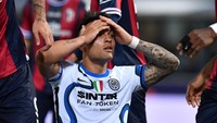 Inter gagal menambah angka dan tertahan di posisi kedua klasemen dengan 73 poin dari 34 laga, selisih dua angka dari AC Milan di puncak.