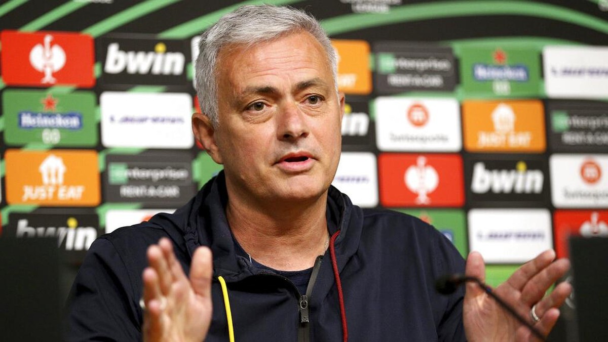 Jose Mourinho menilai Leicester City punya keunggulan atas AS Roma di semifinal Conference League (Foto: AP/Nigel French)