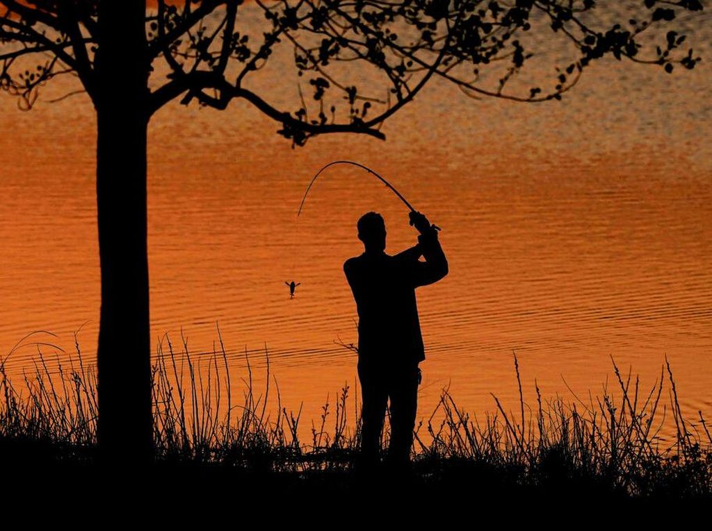 Seru Abis! Memancing Saat Senja Merona Seru Abis! Memancing Saat Senja Merona