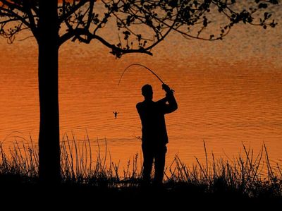 Seru Abis! Memancing Saat Senja Merona