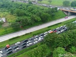 Snapshot: Pantauan Udara Kemacetan di Tol Cipali Siang Ini