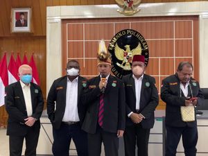 Pemuda Adat Papua Temui Mahfud Md, Minta Pemekaran Wilayah Dipercepat Pemuda Adat Papua Temui Mahfud Md, Minta Pemekaran Wilayah Dipercepat