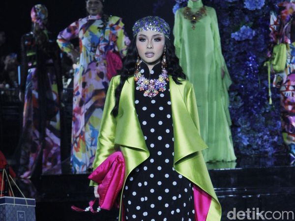 10 Koleksi Busana Ivan Gunawan Untuk Hari Raya Idul Fitri 2022