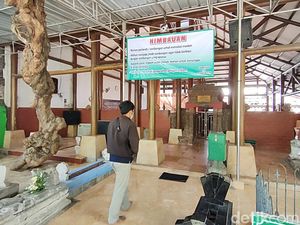 Puluhan Ribu Peziarah Sambang Makam Mbah Wasil Kediri Saat Ramadhan Puluhan Ribu Peziarah Sambang Makam Mbah Wasil Kediri Saat Ramadhan