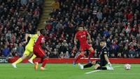 Hanya beberapa menit kemudian, Sadio Mane berhasil mencetak gol untuk memperbesar keunggulan si Merah sekaligus memastikn kemenangan. Reuters/Carl Recine