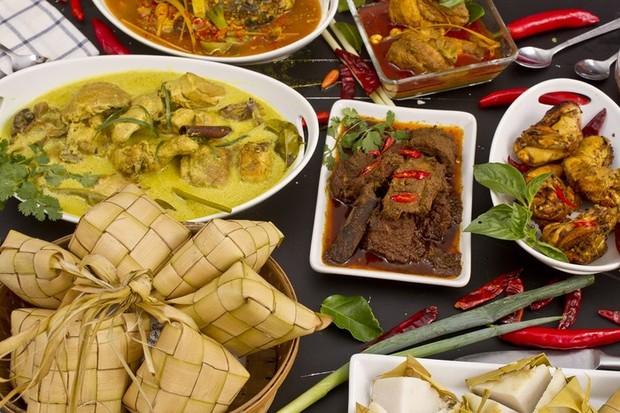 5 Tradisi Malam Takbiran Berbagai Kota Indonesia, Ada Kotamu?