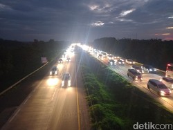 Kakorlantas Minta Maaf One Way Mudik di Tol Lewat Jam 12 Malam