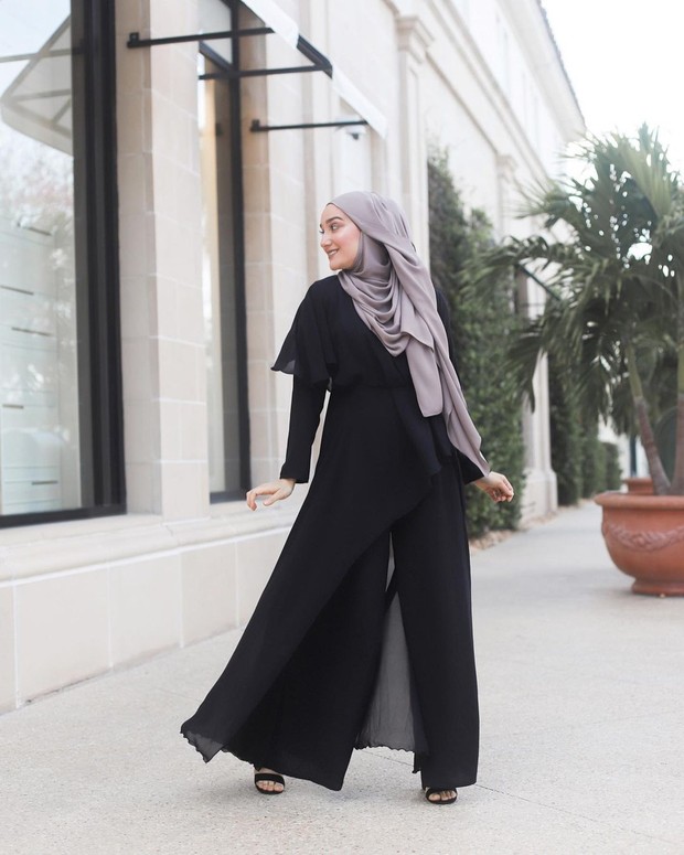 Outfit hari raya kulot dengan outer gamis/Foto: Instagram.com/yazthespaz89