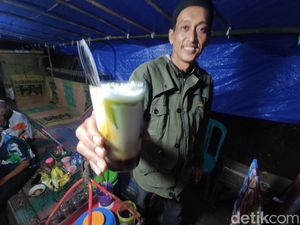 Senyum Merekah Pedagang Cincau Cianjur di Tengah Riuh Mudik 2022 Senyum Merekah Pedagang Cincau Cianjur di Tengah Riuh Mudik 2022