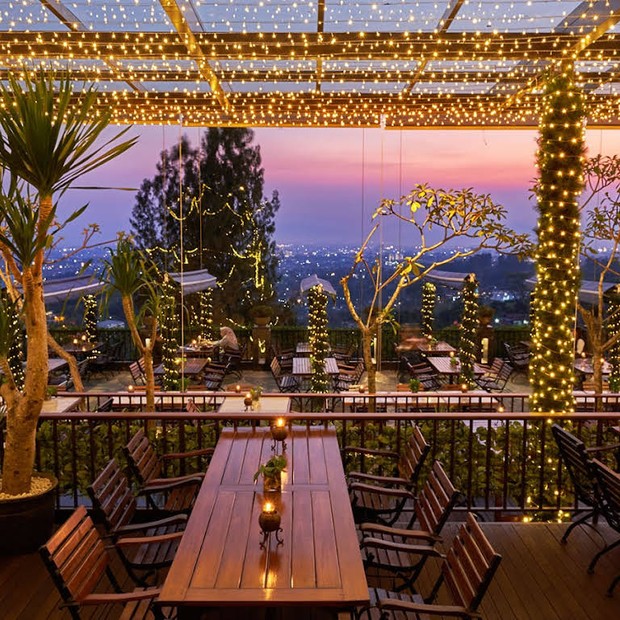 Pemandangan The Valley Bistro Cafe/Foto : the-valley-bistro-cafe.business.site/The Valley Bistro Cafe Official Website