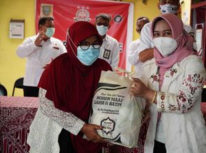 Walkot Mojokerto Bagikan Sembako ke Ketua RT/RW di 3 Kelurahan