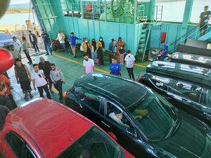 Pemudik Mulai Padati Pelabuhan Siwa Wajo, Tembus 500 Orang Setiap Hari Pemudik Mulai Padati Pelabuhan Siwa Wajo, Tembus 500 Orang Setiap Hari