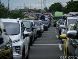 37 Ribu Kendaraan Nyeberang Bikin Macet di Merak Tak Terhindarkan
