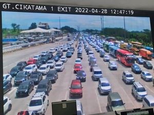 GT Cikampek Utama Macet 4 Km Siang Ini, Begini Penampakannya
