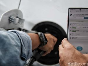 Penjualan Mobil Listrik RI Meroket saat Pasar Lesu, Merek China Mendominasi