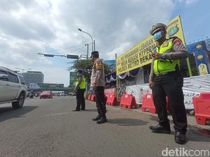 Gage Tol Cikampek, Mobil Pelat Ganjil Akan Diputar Balik di Pintu Tol Bekasi Gage Tol Cikampek, Mobil Pelat Ganjil Akan Diputar Balik di Pintu Tol Bekasi