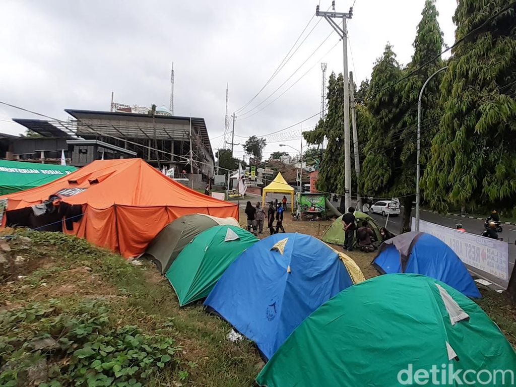 Posko Mudik Unik: Tema Kemping, View Bukit Gombel