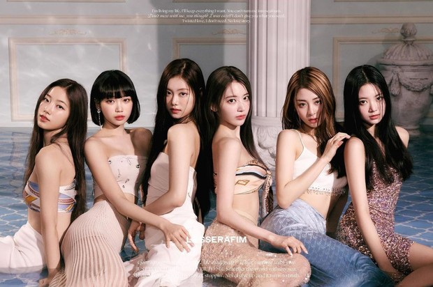 Potret LE SSERAFIM dalam foto konsep album FEARLESS
