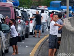 Ragam Ekspresi Pemudik Terjebak Macet Berjam-jam Menuju Pelabuhan Merak