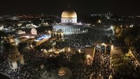 Potret Umat Muslim Menyemut di Kompleks Masjid Al-Aqsa