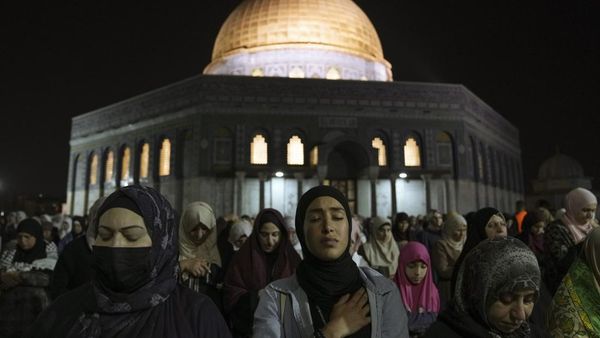 Potret Para Pencari Lailatul Qadar di Kompleks Al-Aqsa Palestina