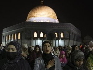 Potret Para Pencari Lailatul Qadar di Kompleks Al-Aqsa Palestina