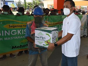 PPSDM Migas Beri Bingkisan ke Karyawan & Bagi Takjil untuk Warga Cepu