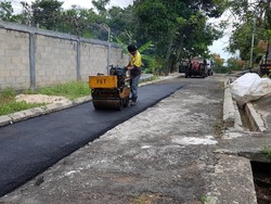 Pupuk Kaltim Manfaatkan 650 Kg Limbah Plastik Jadi Bahan Aspal Jalan