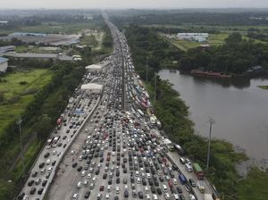 Macet, Contraflow Diberlakukan di Km 70 hingga Km 86 Tol Cipali Macet, Contraflow Diberlakukan di Km 70 hingga Km 86 Tol Cipali