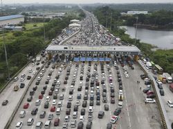 Titik-titik Macet di Tol Cikampek hingga Cipali Siang Ini