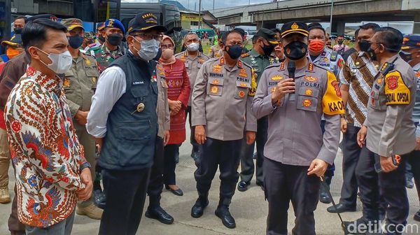 Gubernur Ridwan Kamil Tinjau Pos Terpadu Cileunyi