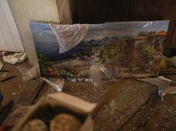 Roket Rusia Hantam Rumah di Zaporizhzhia, Lukisan Ini Buktinya