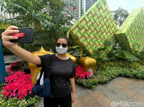 Sambut Lebaran, Ketupat Raksasa dari Styrofoam Mejeng di Bundaran HI