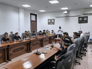 Harga Jatuh Gegara Ulah Oknum, Peternak Babi Geruduk DPRD Gianyar