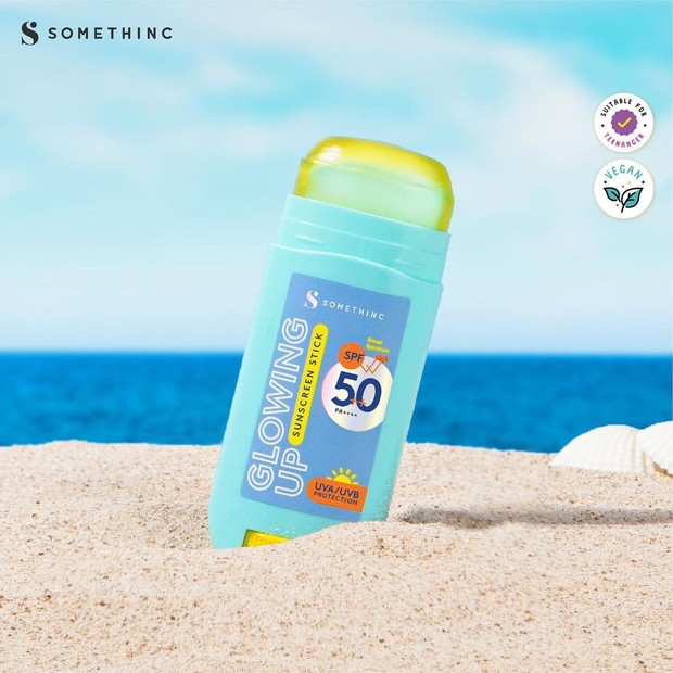 Somethinc Glowing Up Sunscreen Stick bisa untuk reapply saat silaturhami lebaran