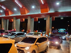 Padat Kendaraan Menuju Pelabuhan,  Antrean di Exit Tol Merak 4 Km