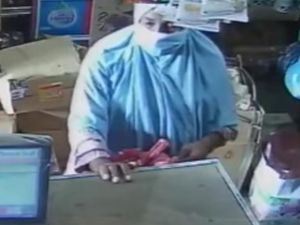 Viral Emak-emak di Labura Curi Rokok Jepitkan di Paha