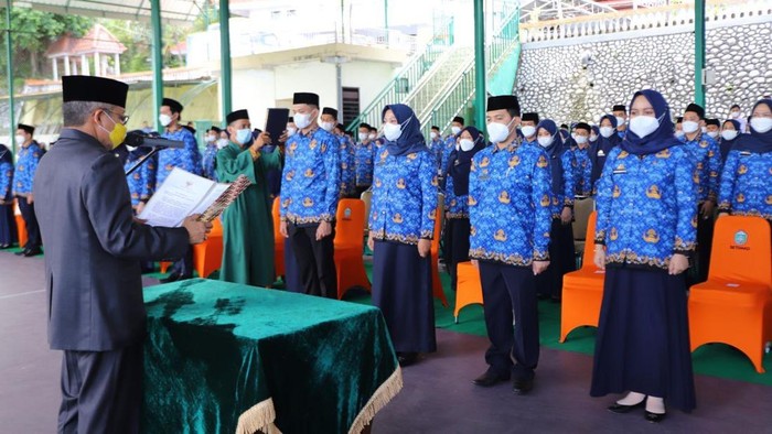 Wali Kota Parepare, Taufan Pawe saat melantik PNS dan PPPK.