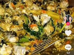 Hii Seram! Wanita Ini Masak Ular Rica-rica dan Sebut Rasanya Enak Hii Seram! Wanita Ini Masak Ular Rica-rica dan Sebut Rasanya Enak